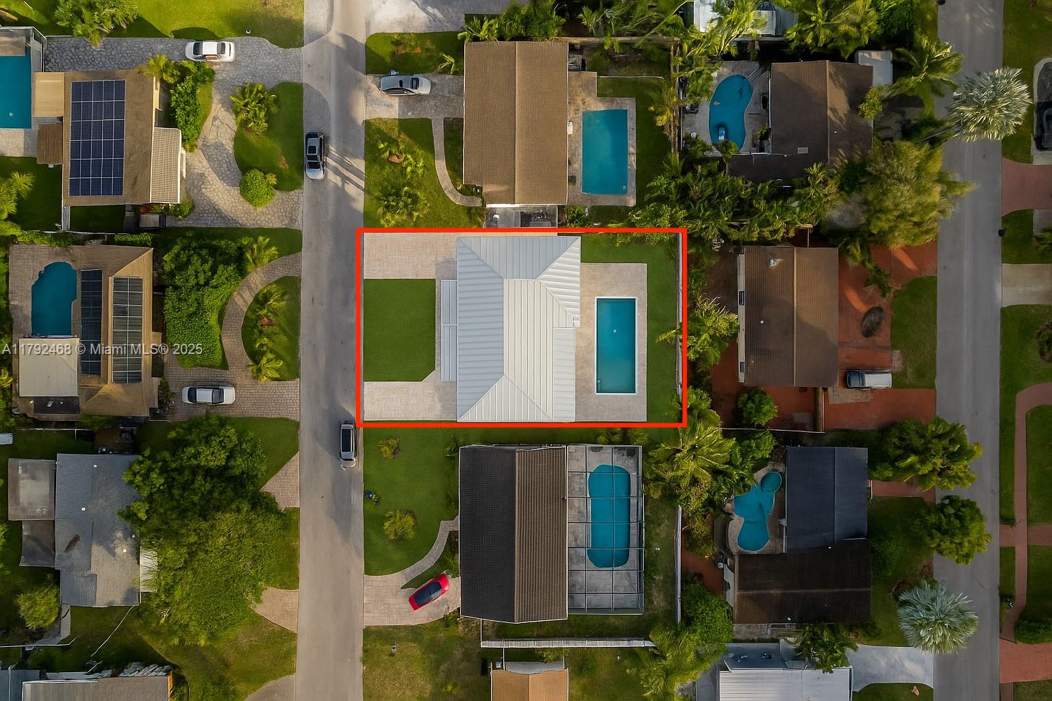 TROPICAL MANORS - Residential
