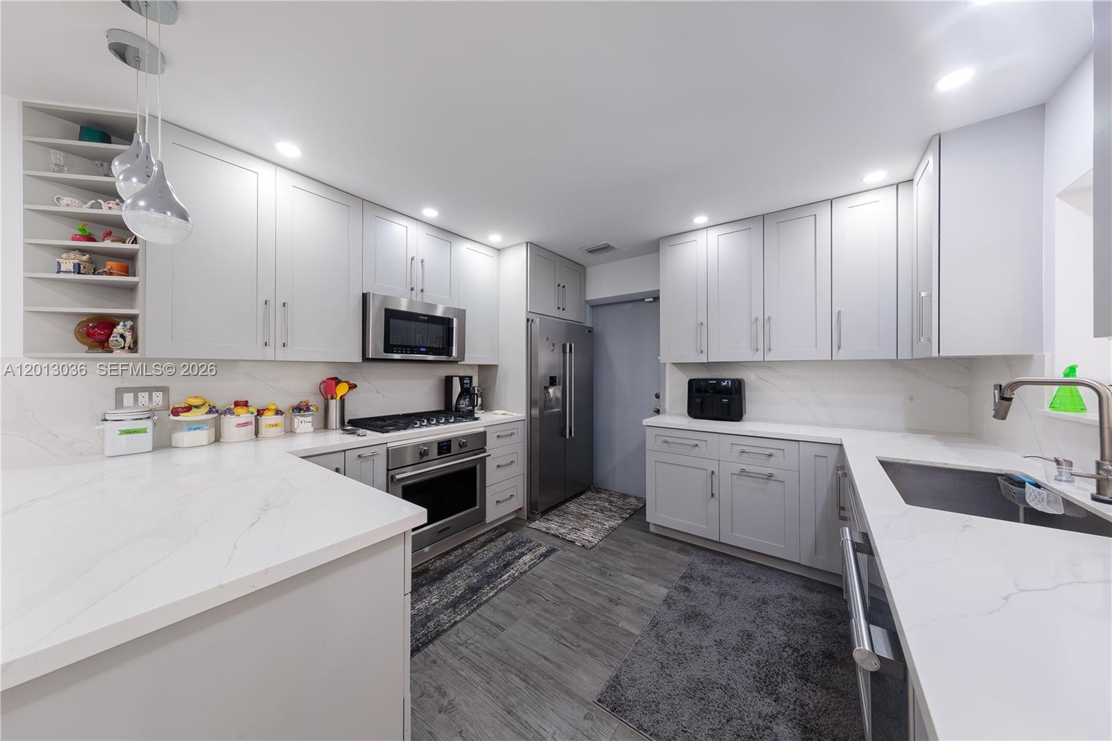 POINT ROYALE SEC THREE - Residential Lease
