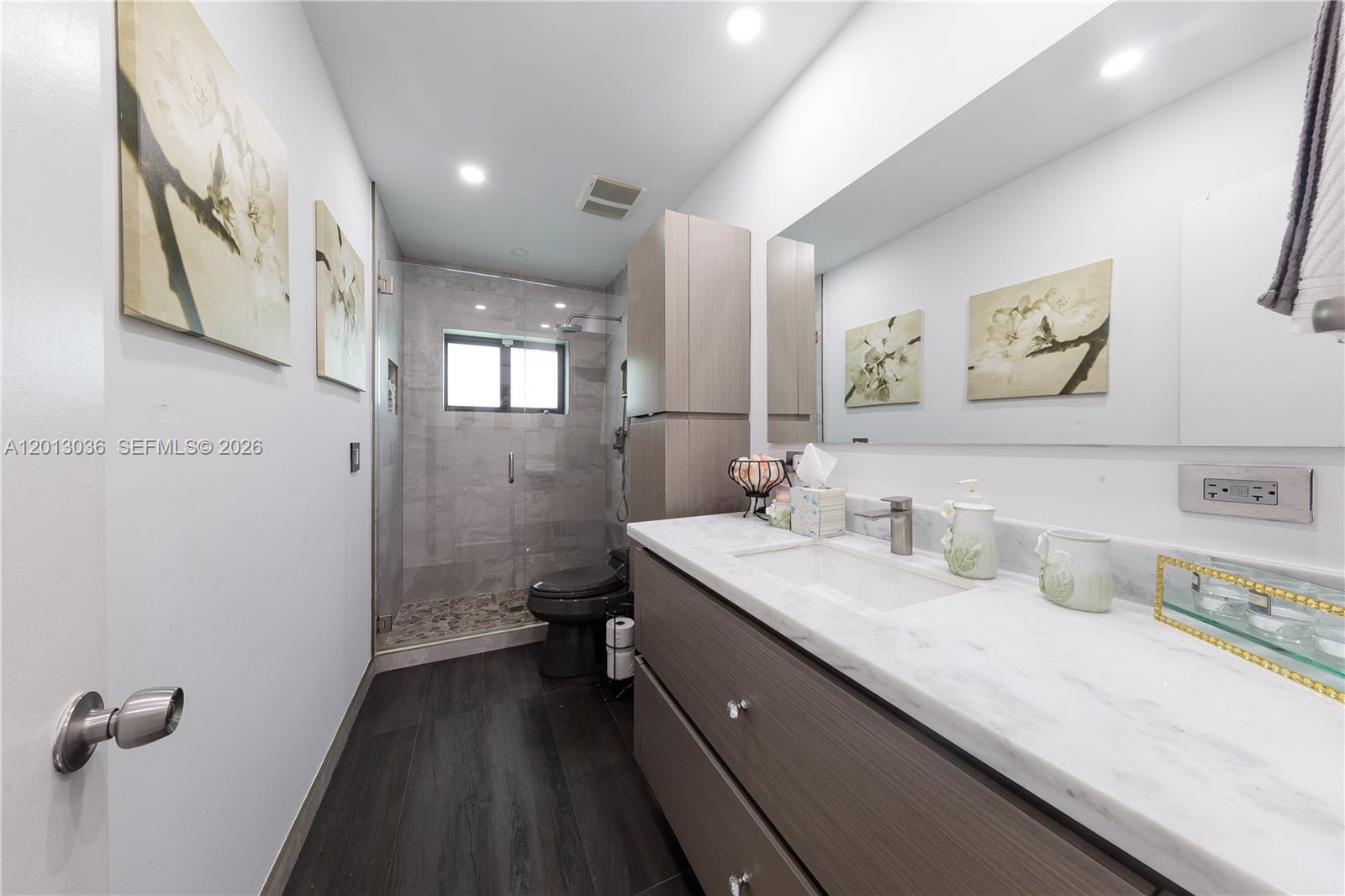 POINT ROYALE SEC THREE - Residential Lease