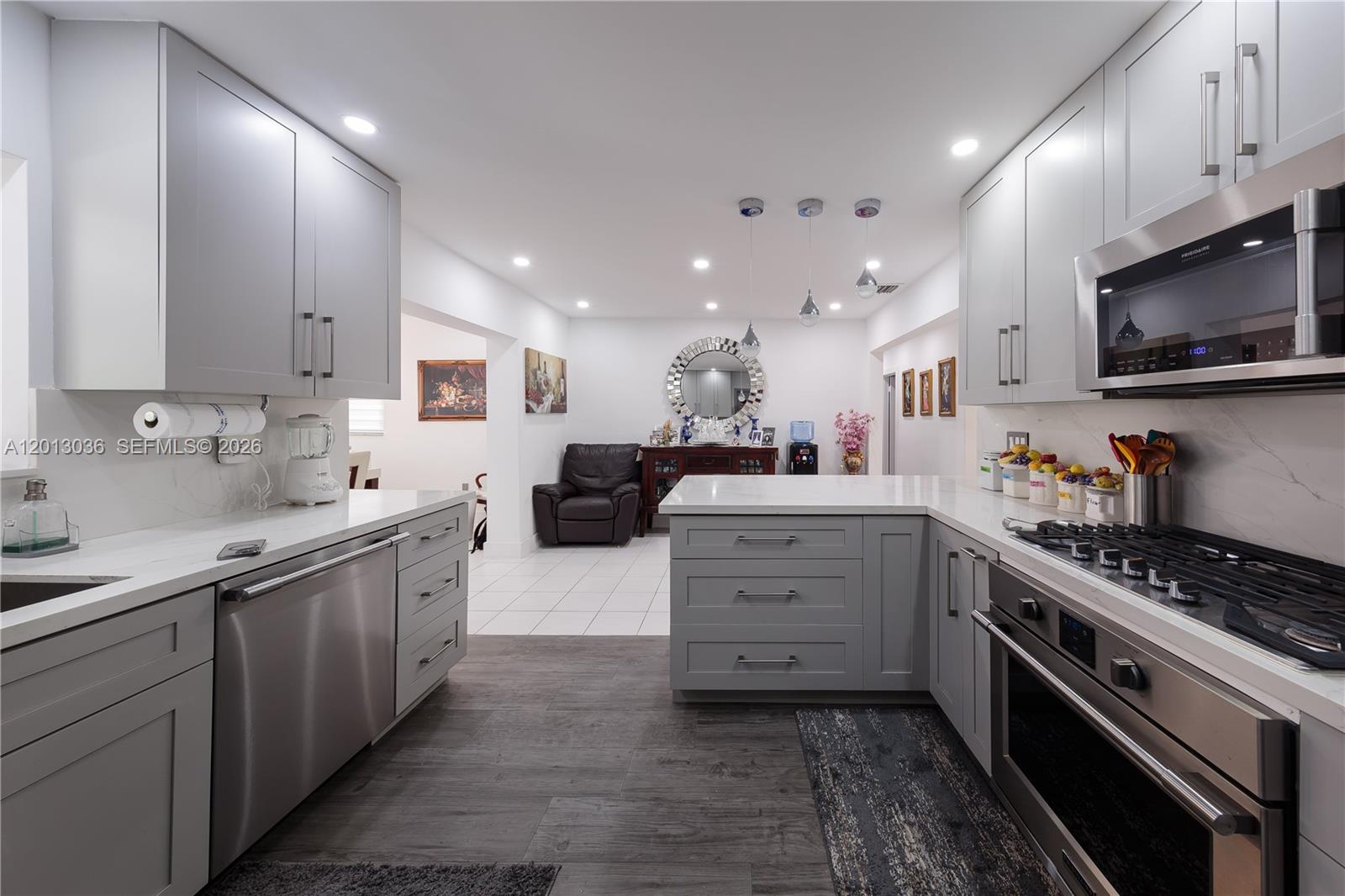 POINT ROYALE SEC THREE - Residential Lease