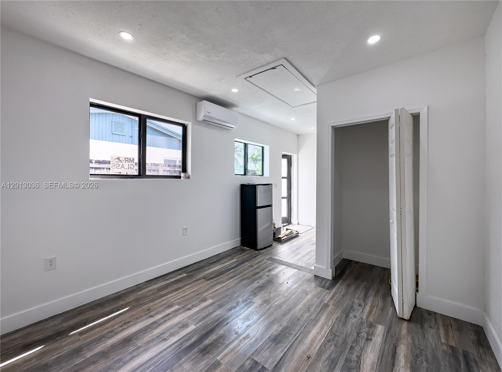 POINT ROYALE SEC THREE - Residential Lease