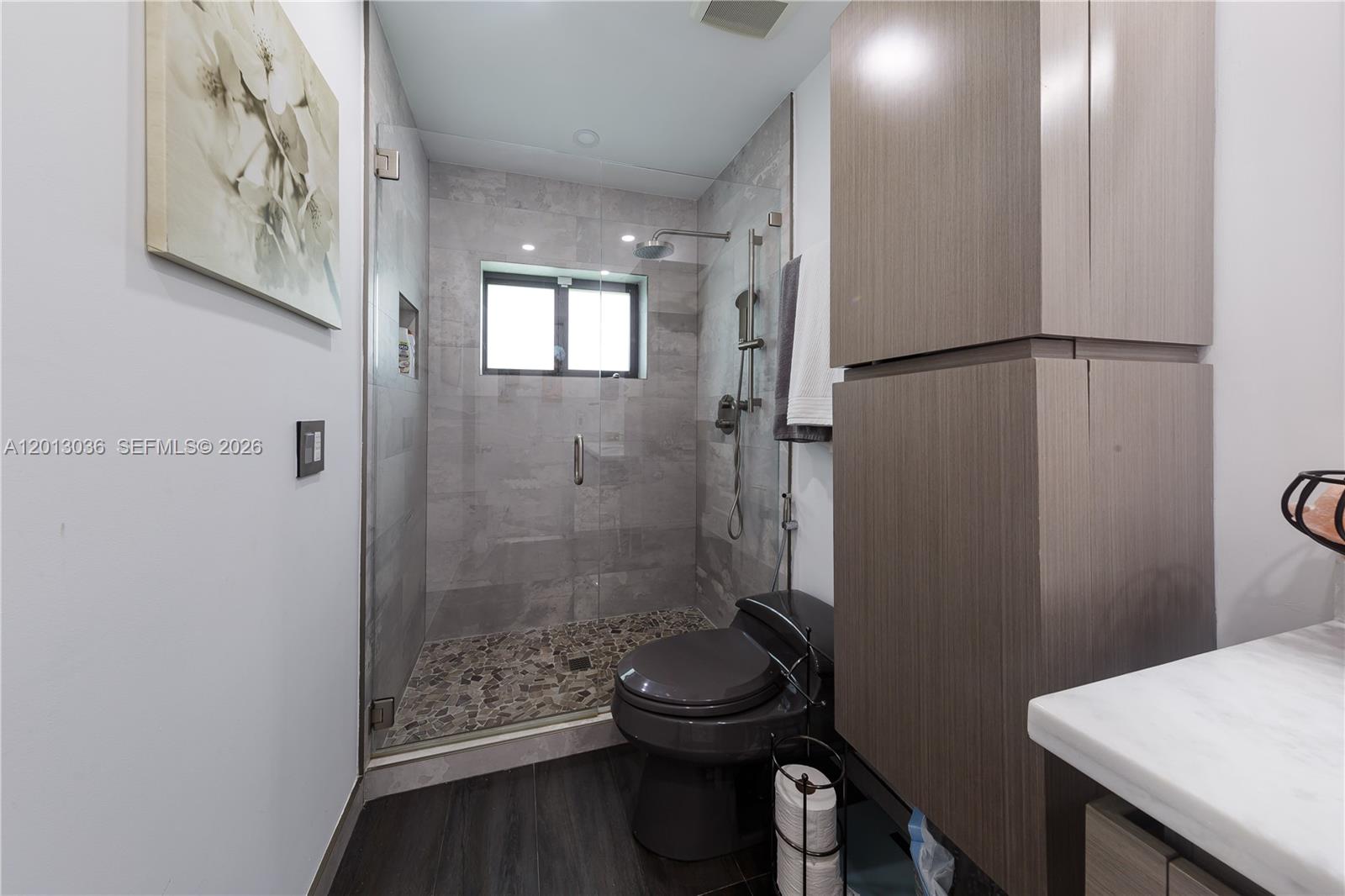 POINT ROYALE SEC THREE - Residential Lease