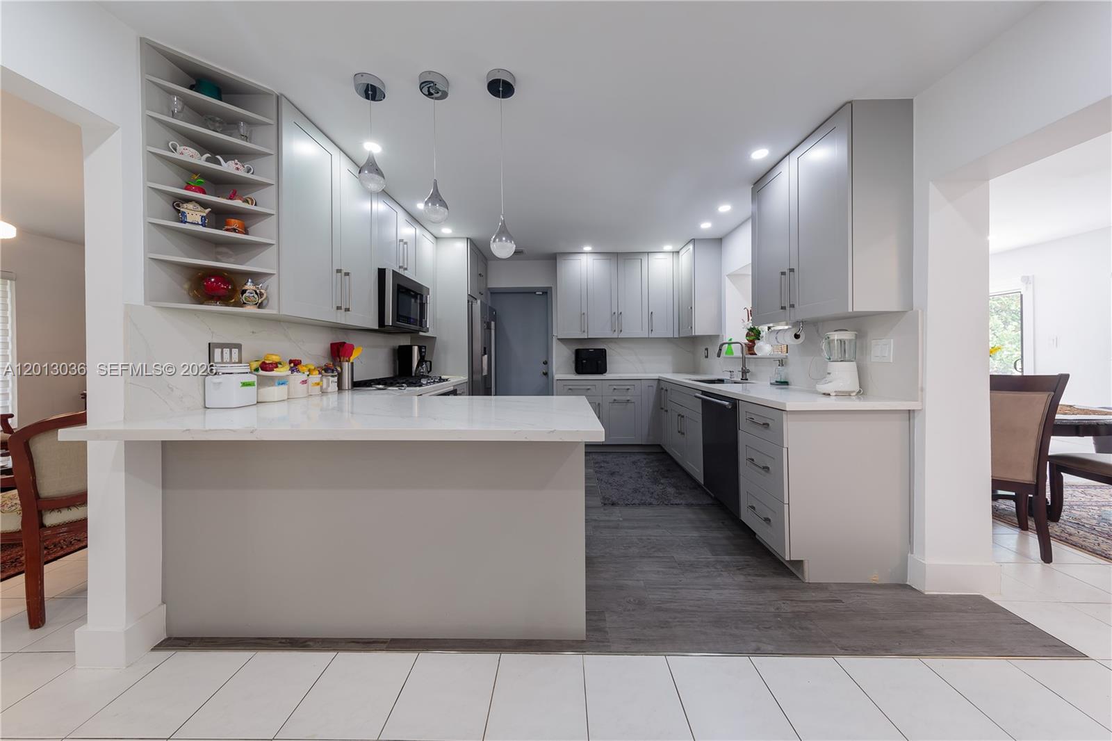 POINT ROYALE SEC THREE - Residential Lease