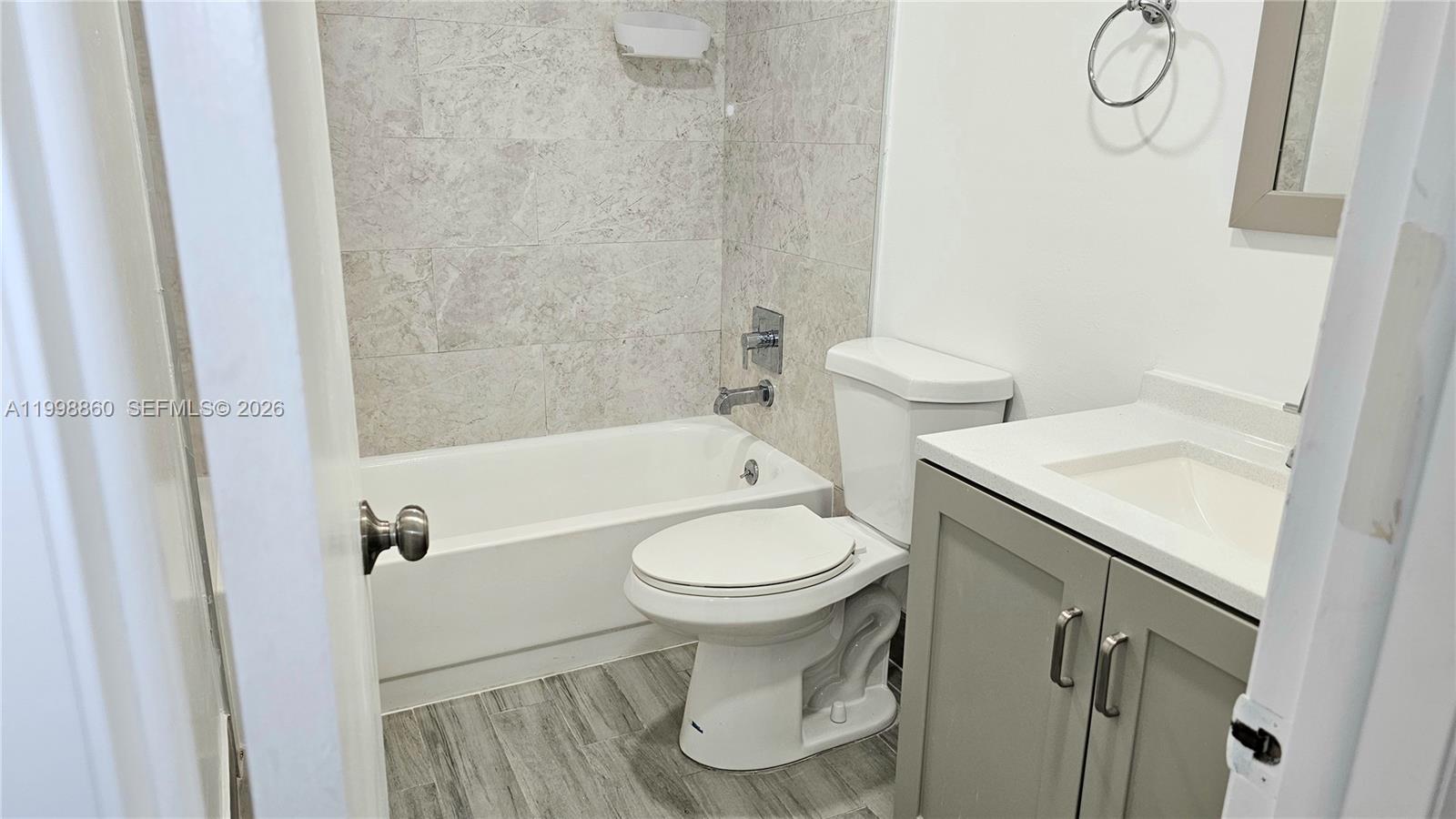 THE HORIZONS CONDO #7 - Residential Lease