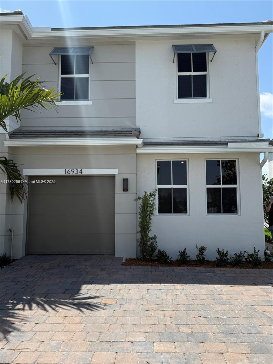 Rental Property at 16934 Sw 2nd, Pembroke Pines, Miami-Dade County, Florida - Bedrooms: 4 
Bathrooms: 3  - $4,400 MO.