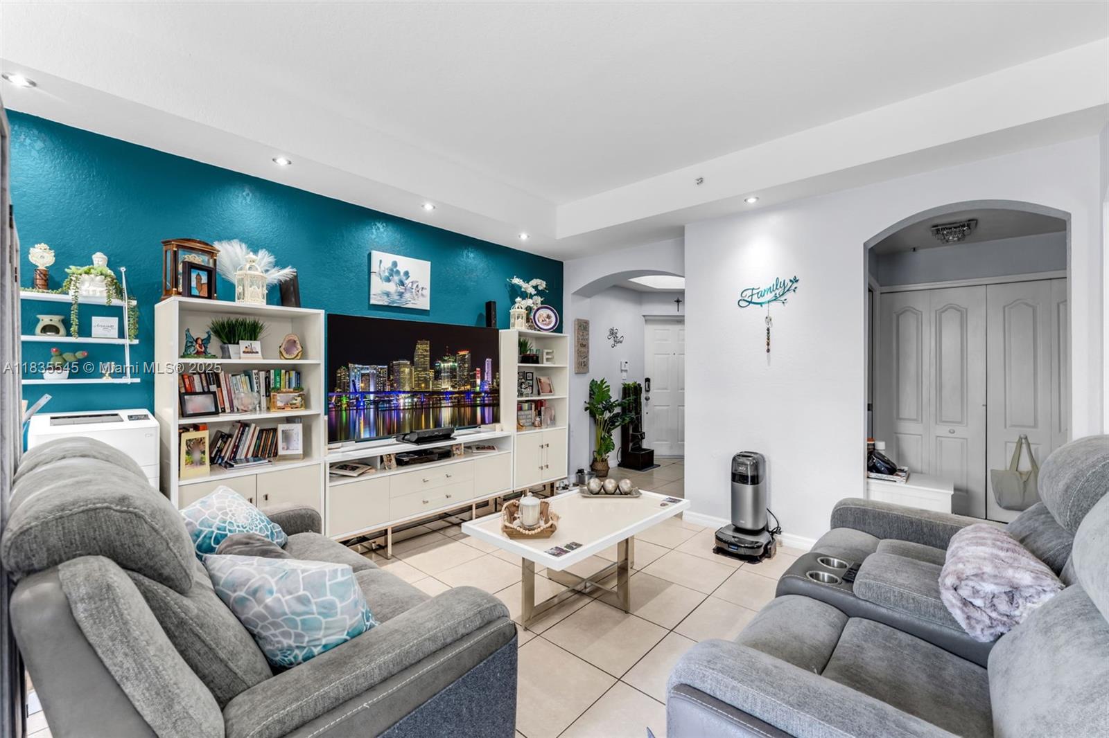 8956 W Flagler St 203, Miami, FL, 33174/$469,900 4 8956 W Flagler St 203