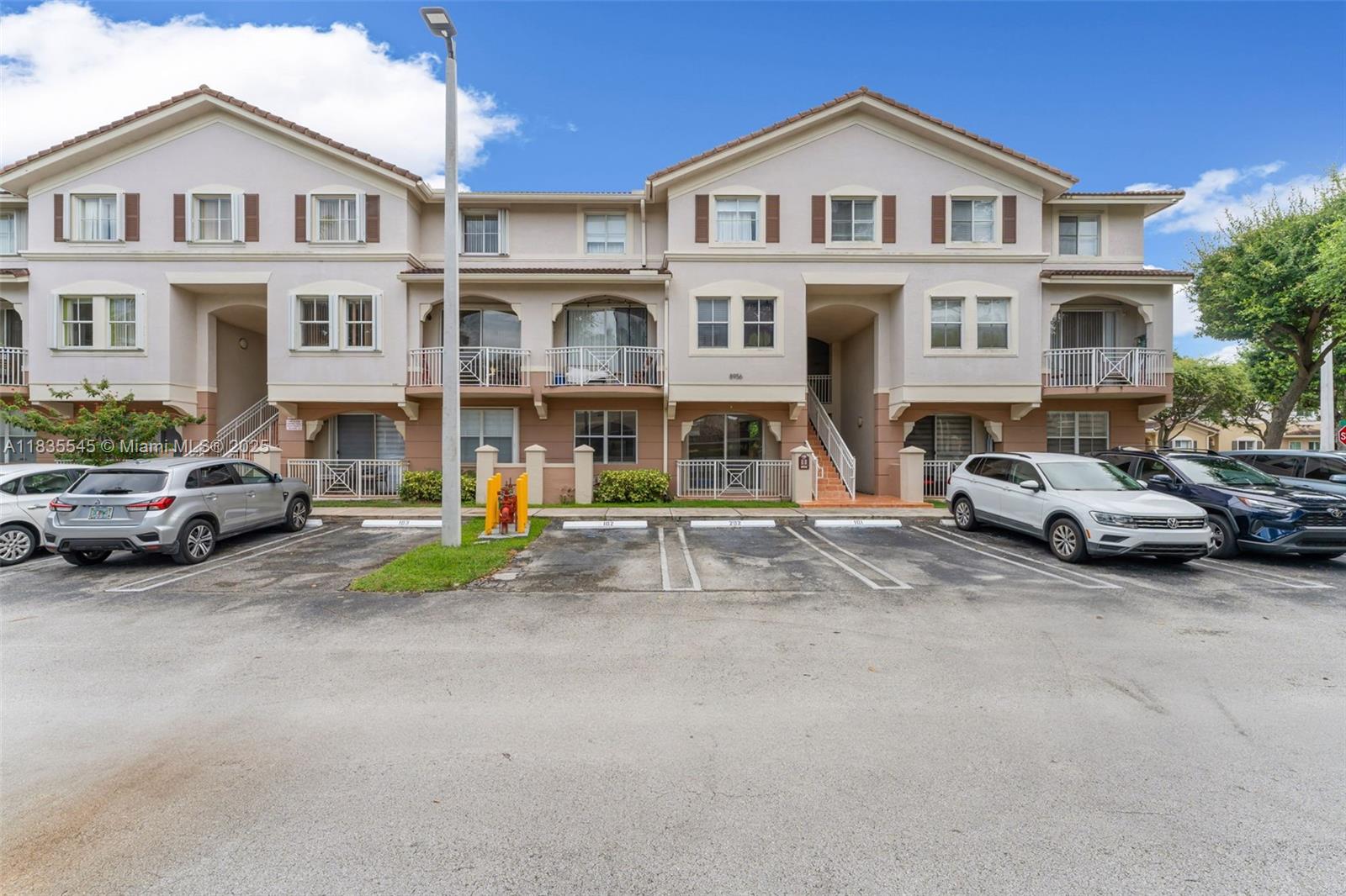 8956 W Flagler St 203, Miami, FL, 33174/$469,900 1 8956 W Flagler St 203