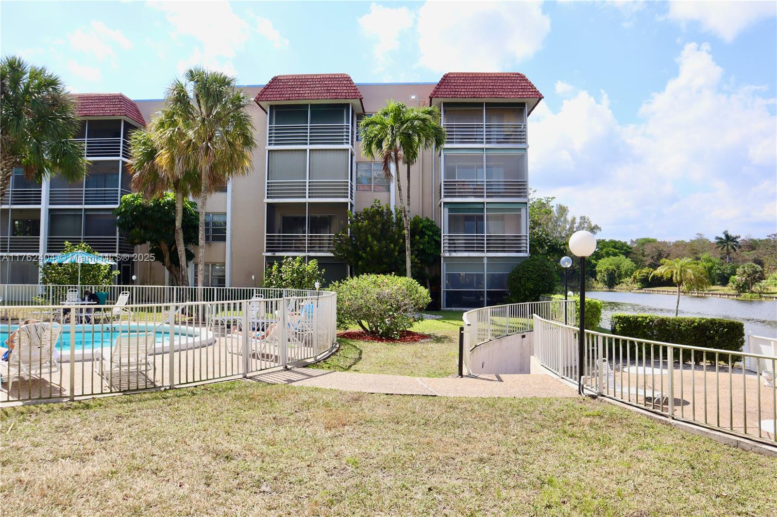 3776 Inverrary Blvd 301R