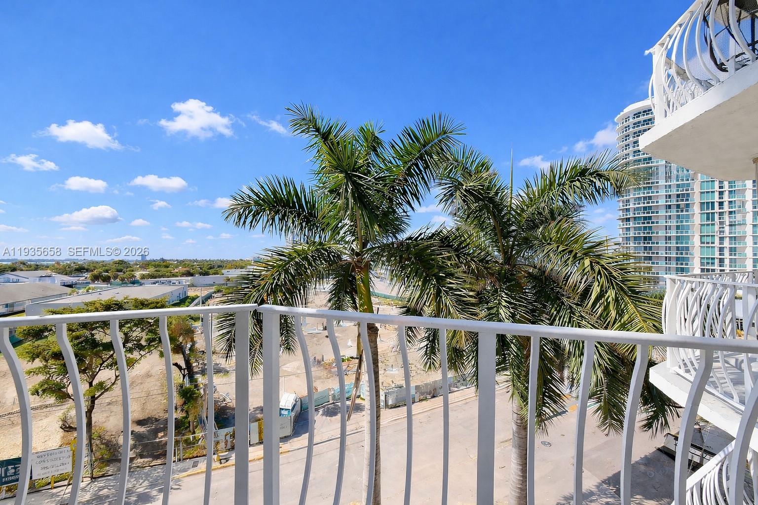 THE GRANDVIEW PALACE COND - Residential