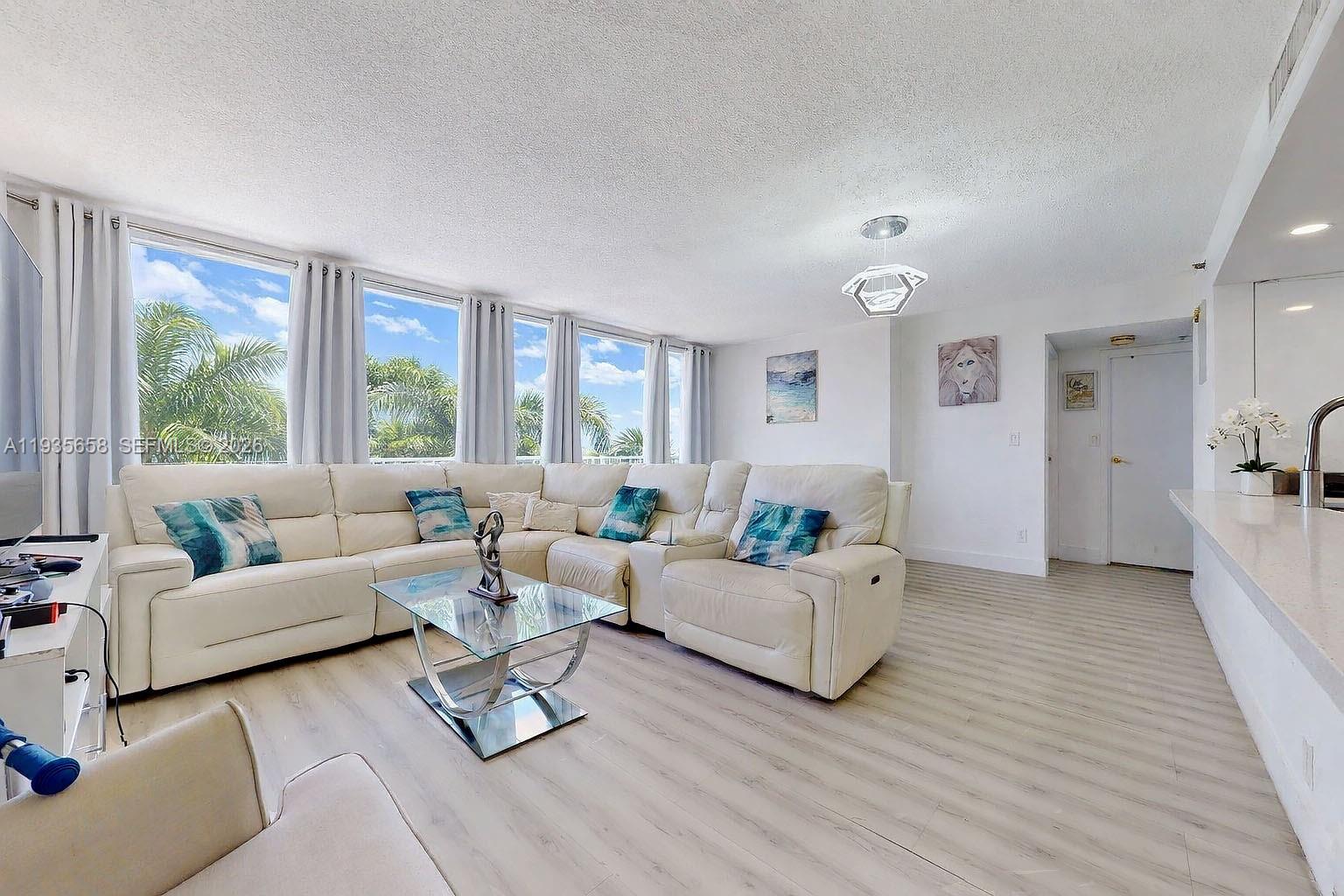 THE GRANDVIEW PALACE COND - Residential