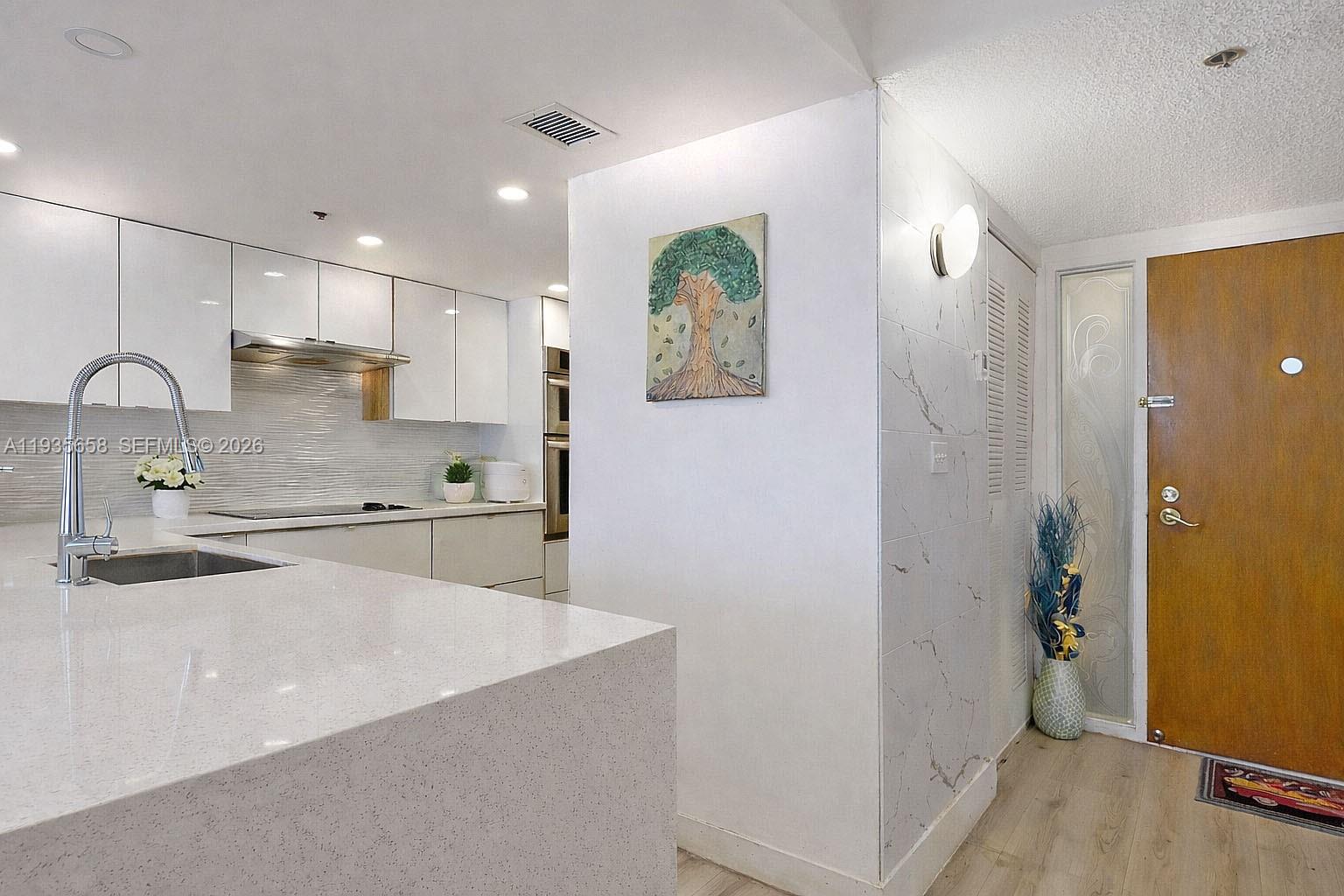 THE GRANDVIEW PALACE COND - Residential