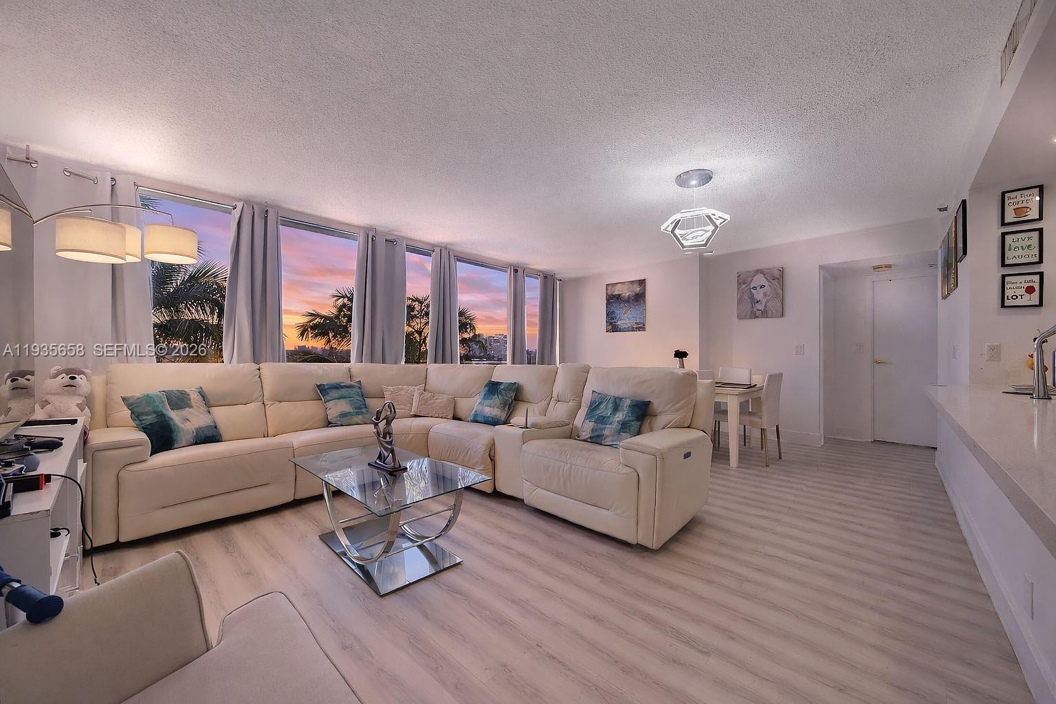 THE GRANDVIEW PALACE COND - Residential