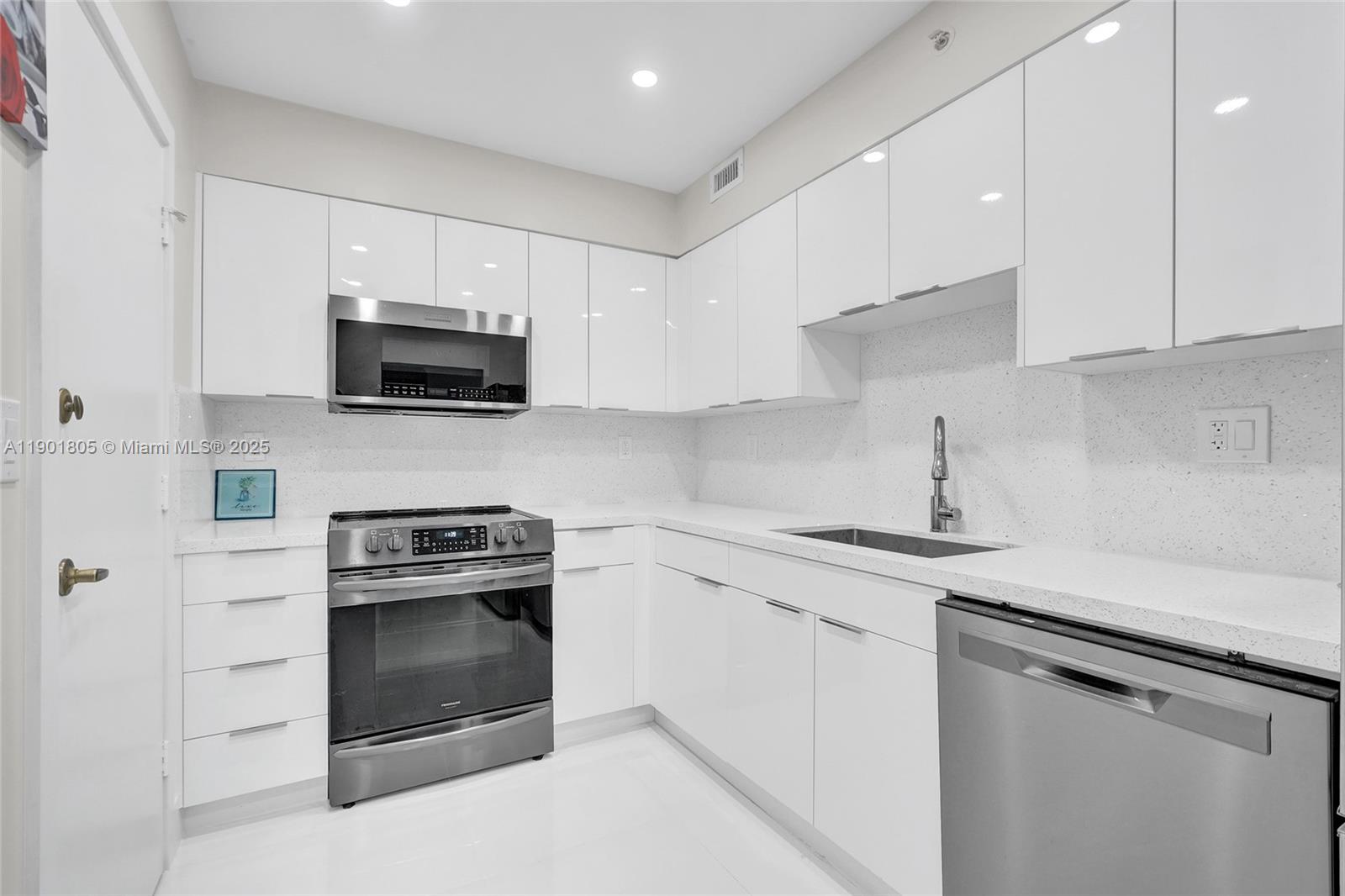 WAVE CONDO - Residential Lease