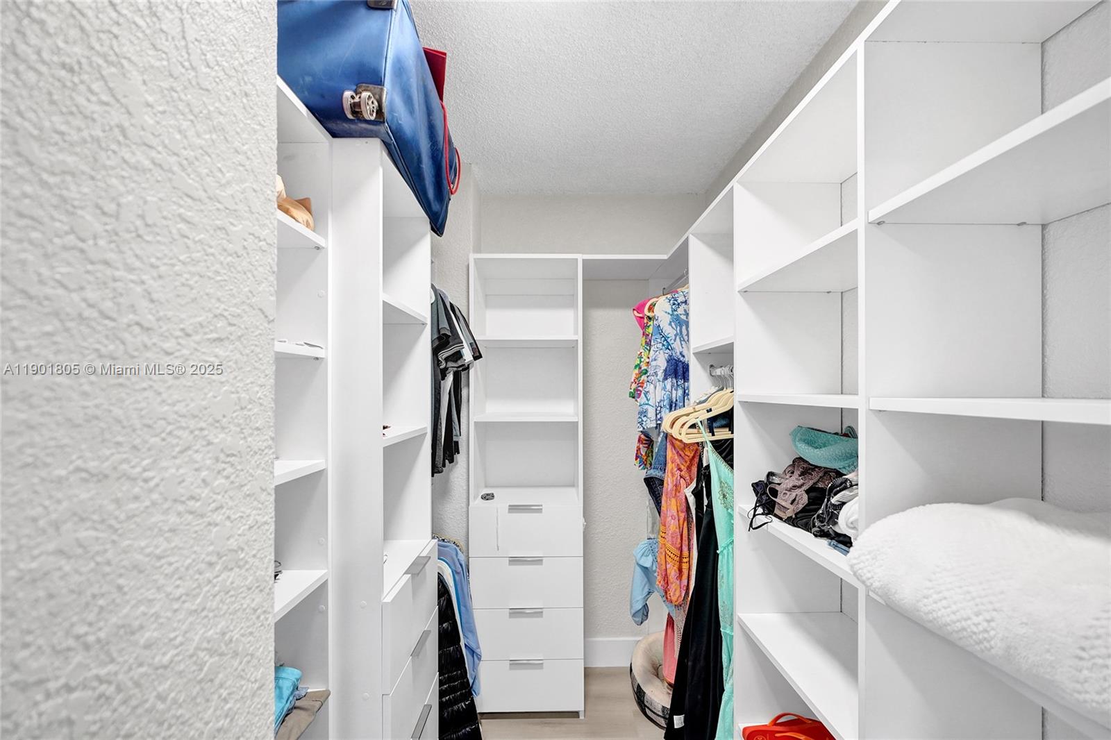 WAVE CONDO - Residential Lease