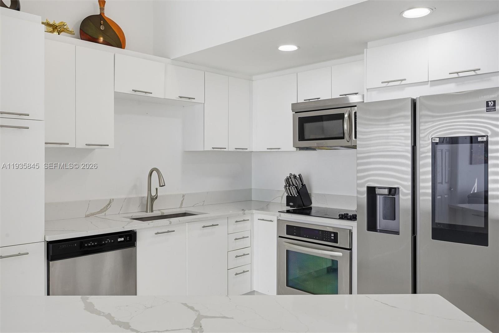 VERANDA CONDO - Residential