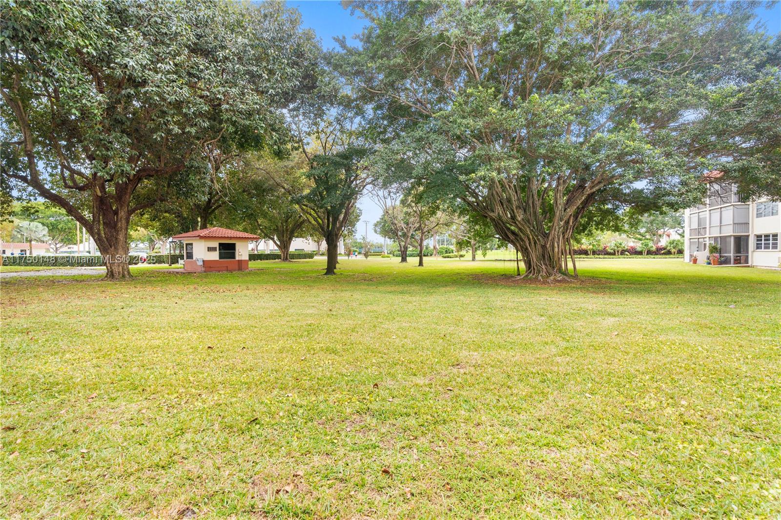 HOLLYBROOK GOLF AND - Residential
