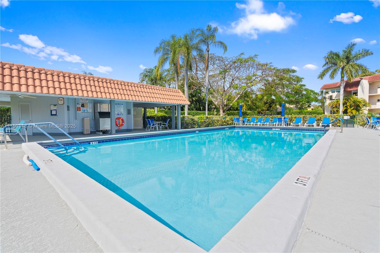 HOLLYBROOK GOLF AND - Residential