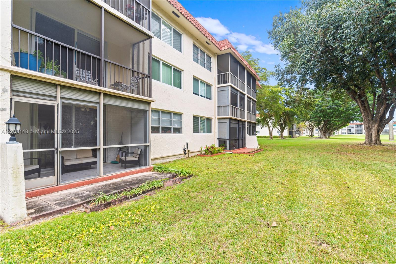 HOLLYBROOK GOLF AND - Residential