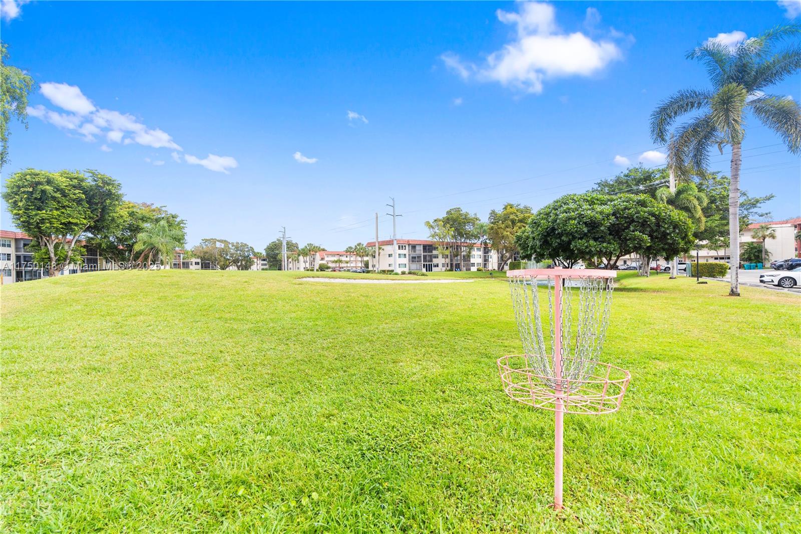 HOLLYBROOK GOLF AND - Residential