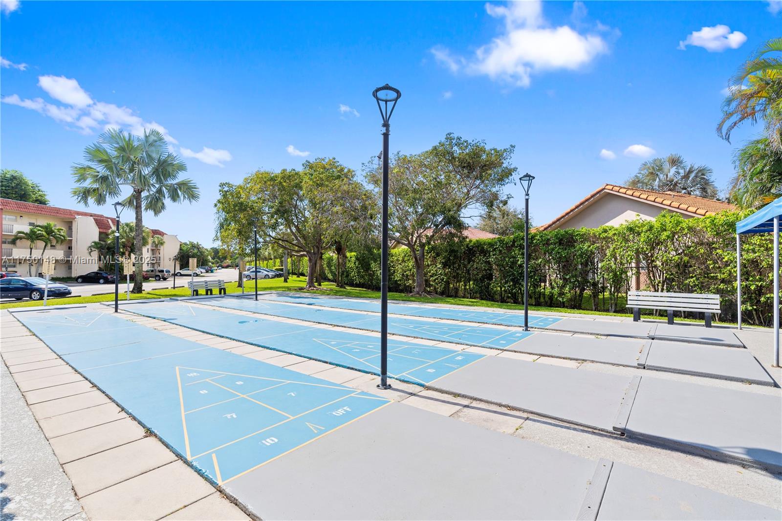 HOLLYBROOK GOLF AND - Residential