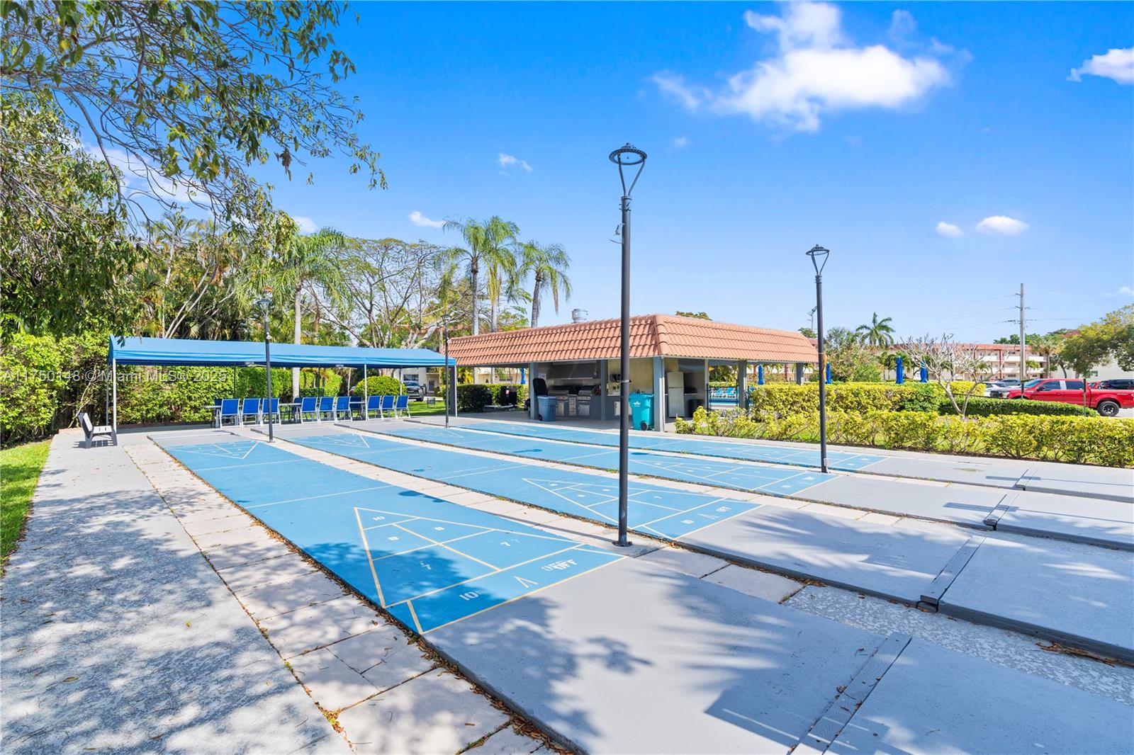 HOLLYBROOK GOLF AND - Residential