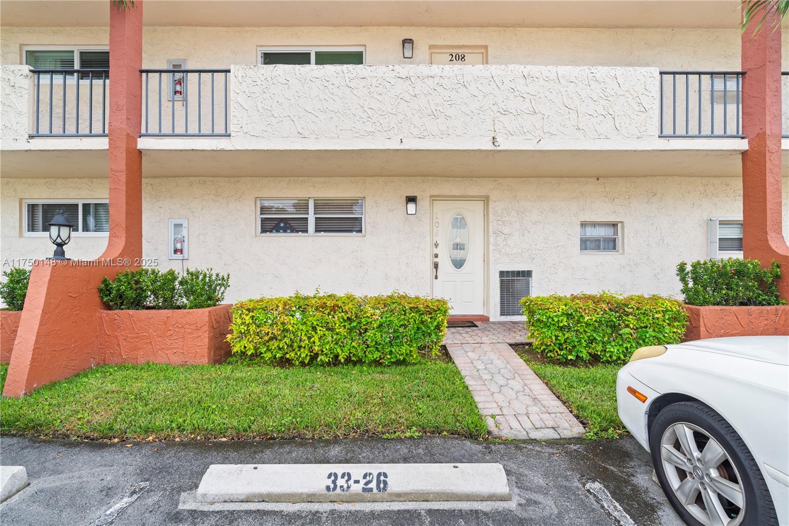 HOLLYBROOK GOLF AND - Residential