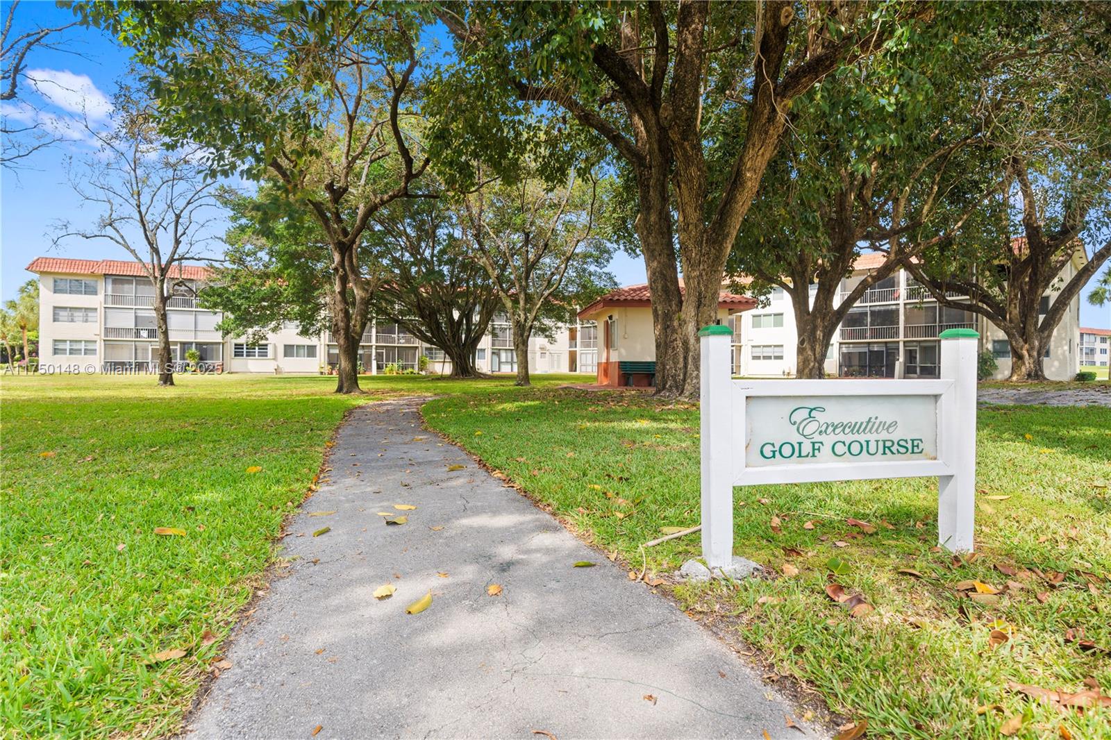 HOLLYBROOK GOLF AND - Residential