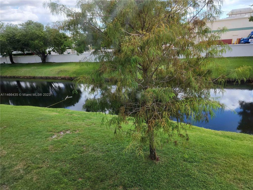 Photo of 823 Twin Lakes Dr #31-G, Coral Springs, FL 33071 (MLS # A11466435)