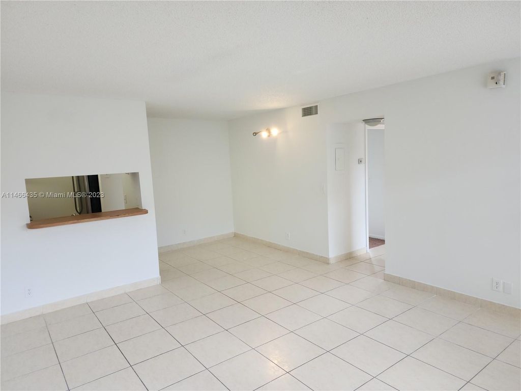 Photo of 823 Twin Lakes Dr #31-G, Coral Springs, FL 33071 (MLS # A11466435)