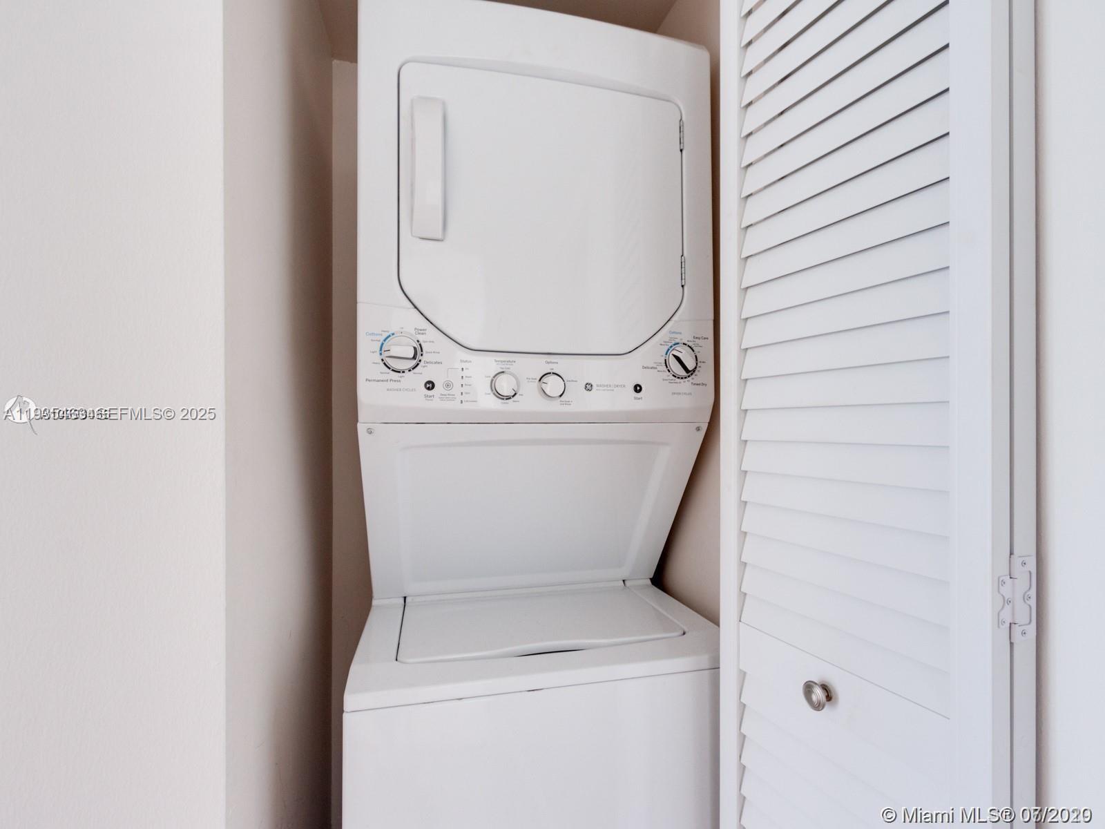 TOWERS OF QUAYSIDE CONDO - Residential