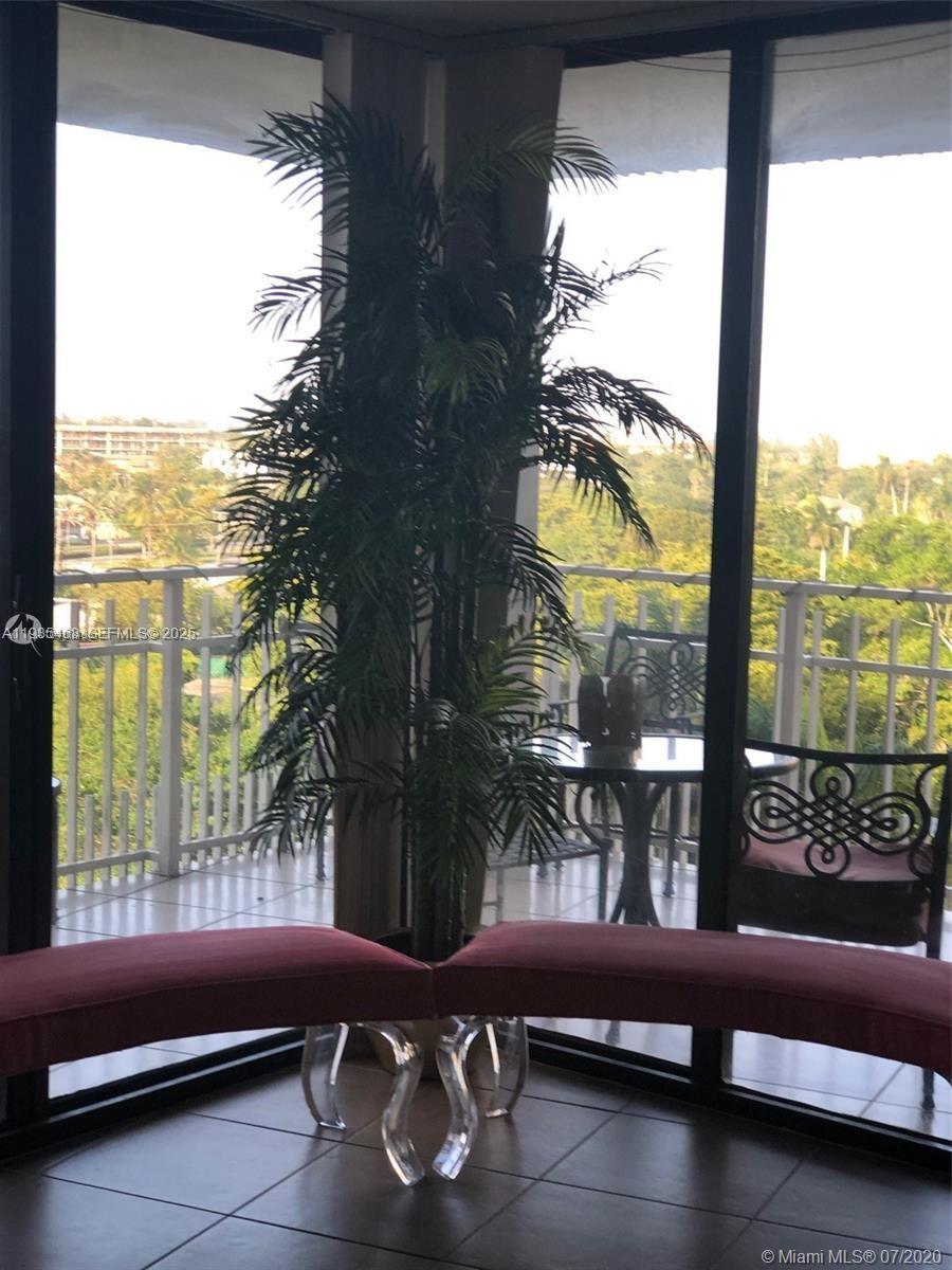 TOWERS OF QUAYSIDE CONDO - Residential