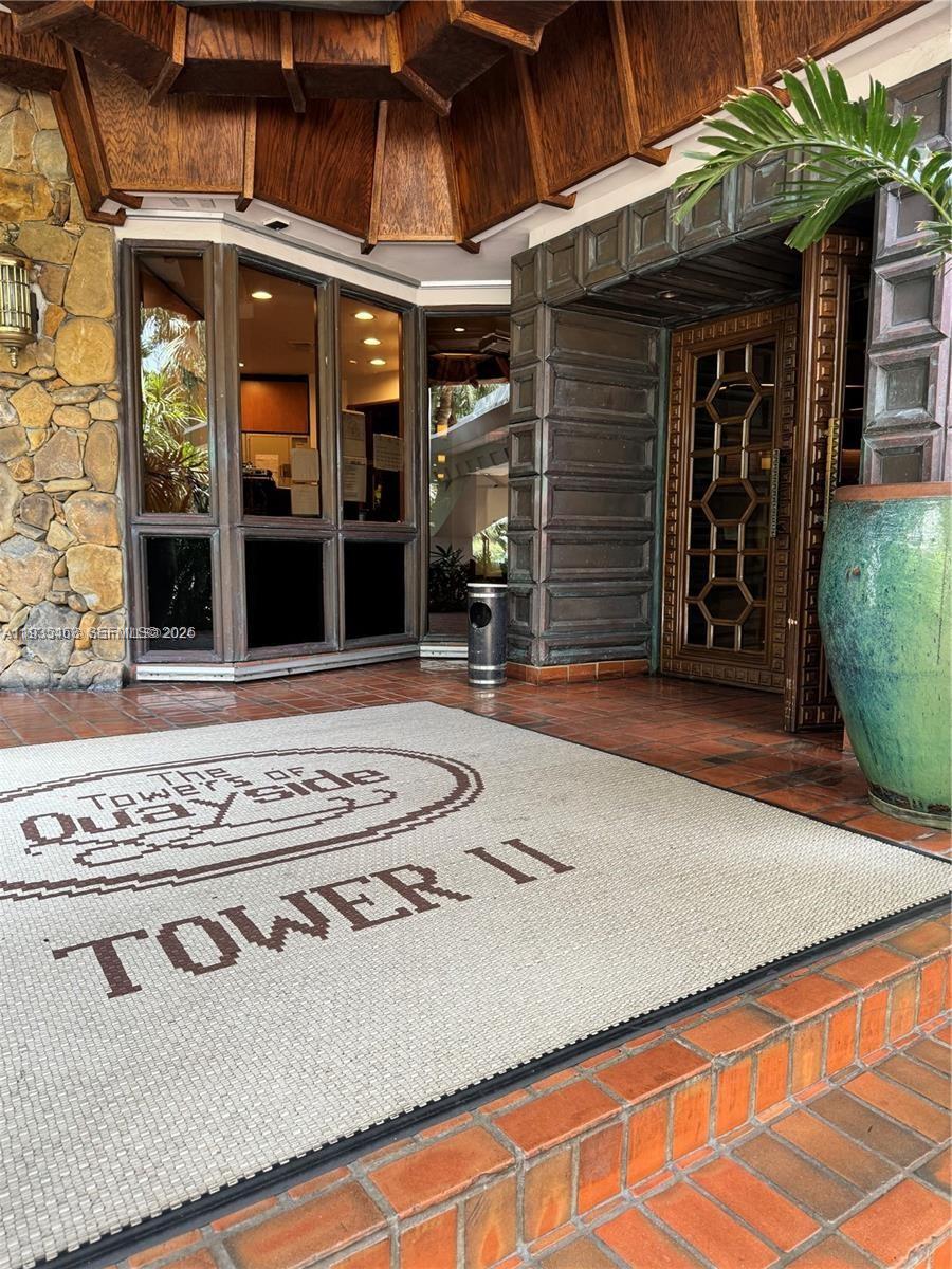 TOWERS OF QUAYSIDE CONDO - Residential