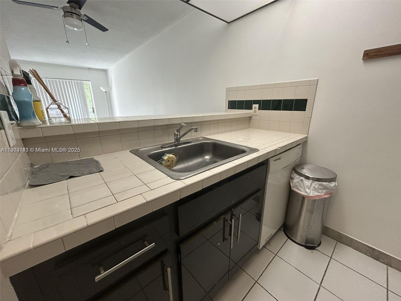 WINDWARD CONDO - Residential Lease