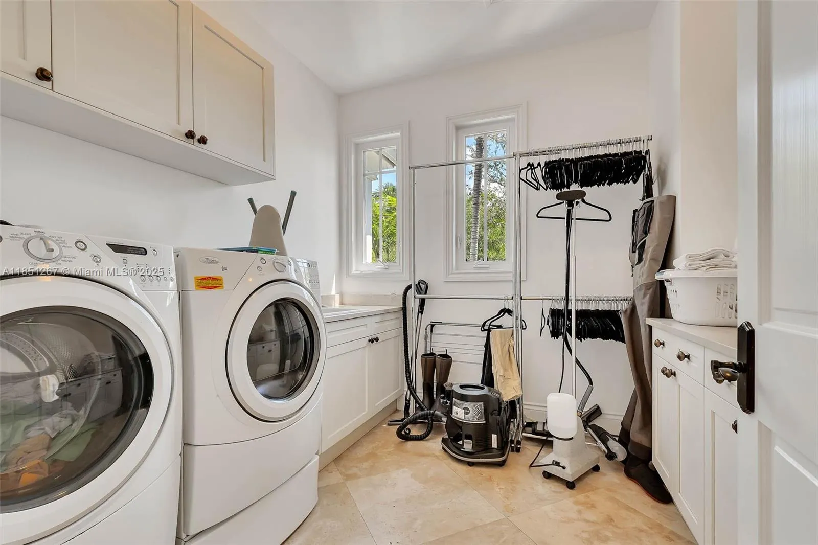 Miami, Florida 33133, United States, 6 Bedrooms Bedrooms, ,7 BathroomsBathrooms,Residential,Active,185157