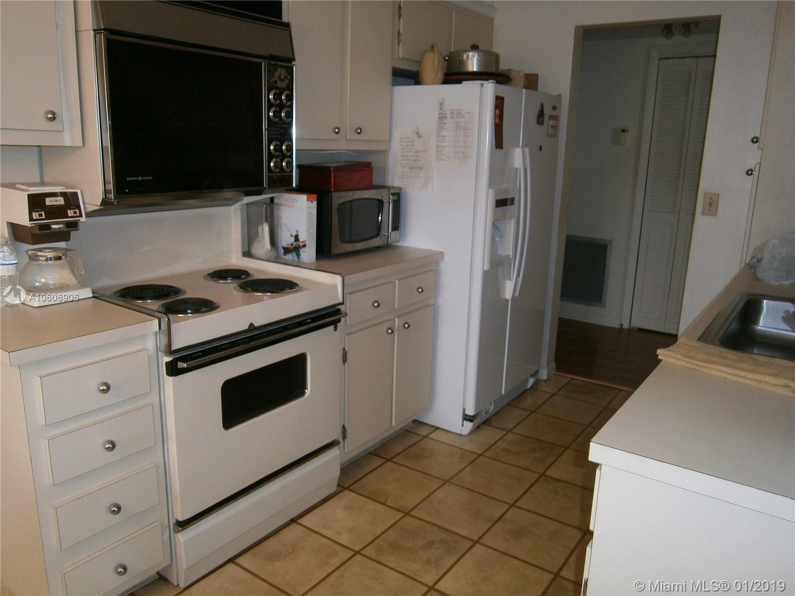 HILLCREST EAST #26 CONDO - Residential