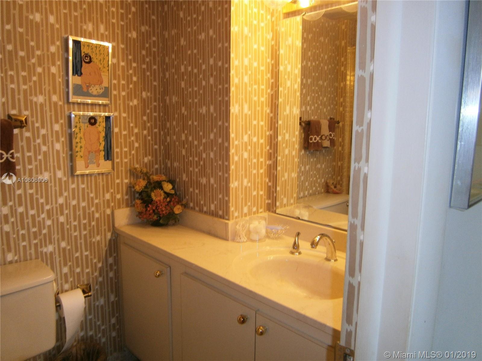 HILLCREST EAST #26 CONDO - Residential