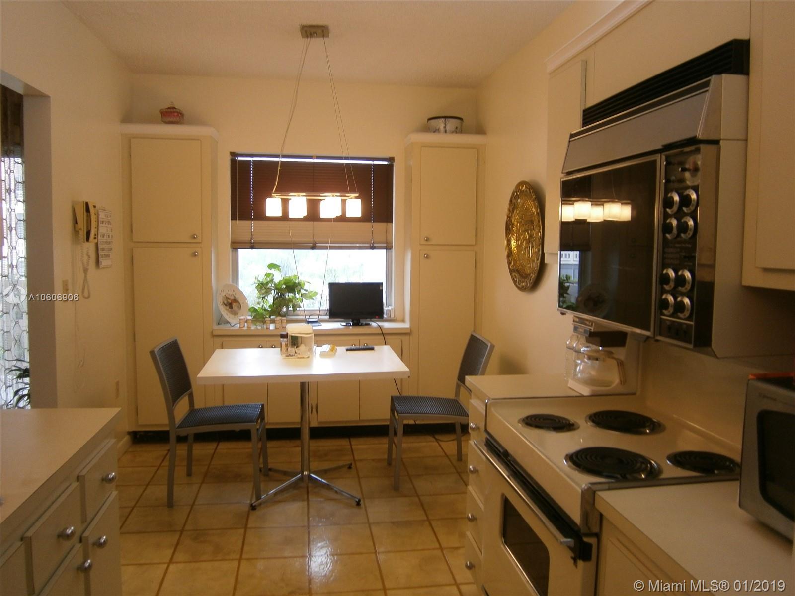 HILLCREST EAST #26 CONDO - Residential