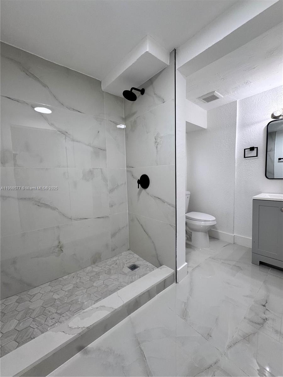 N MIAMI ESTATES - Residential Lease