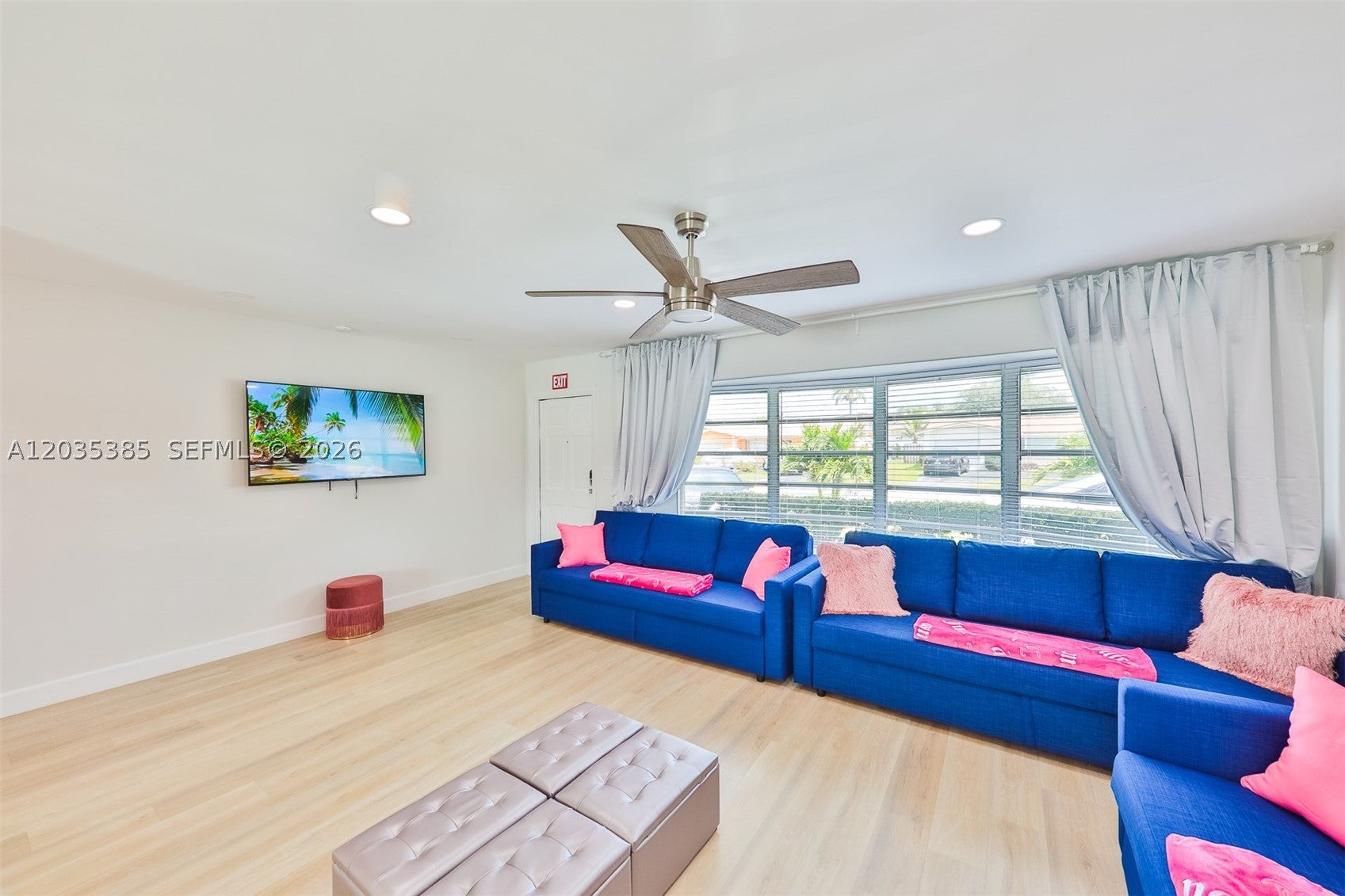 614 S Crescent Dr, Hollywood FL 33021