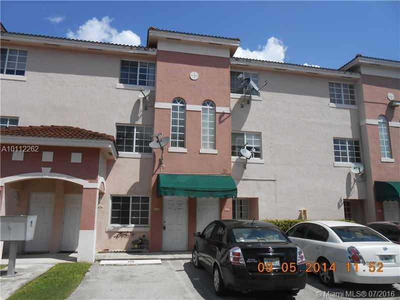 Freshly painted nice condo townhouse Centrally located close to shopping Plaza ,public transportation and mayors highways.