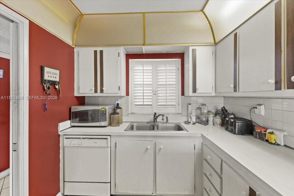 ORCHID TREE CONDO THREE - Residential