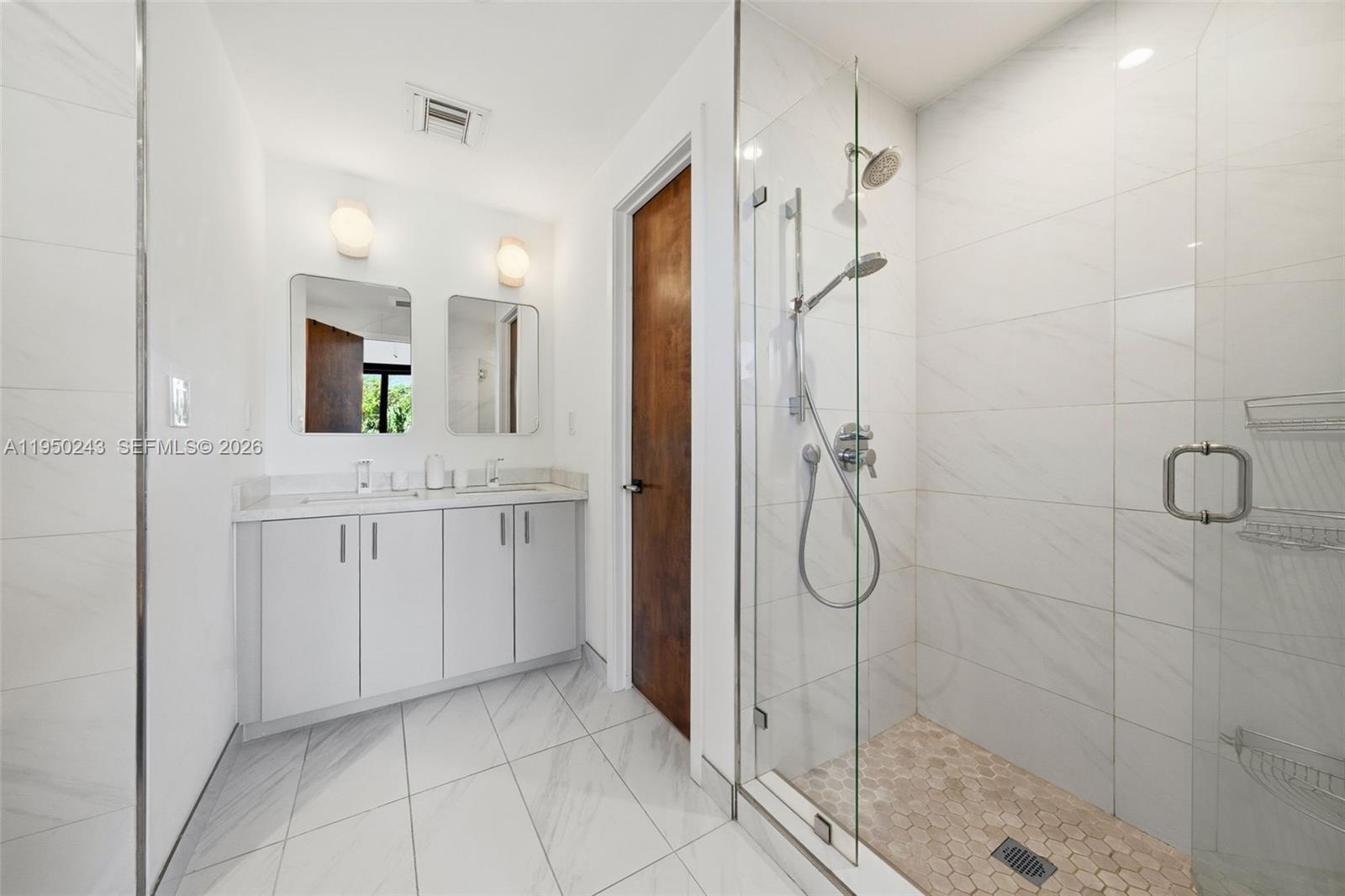 3061-3063 CONDO - Residential