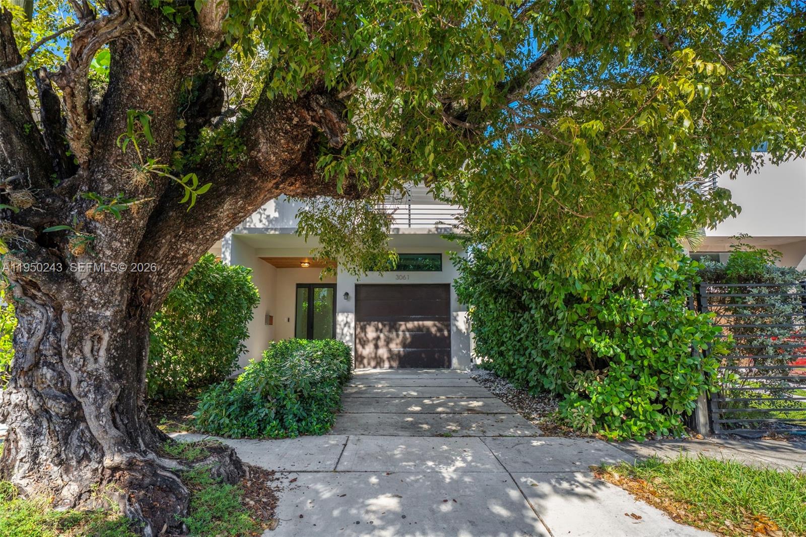 3061-3063 CONDO - Residential