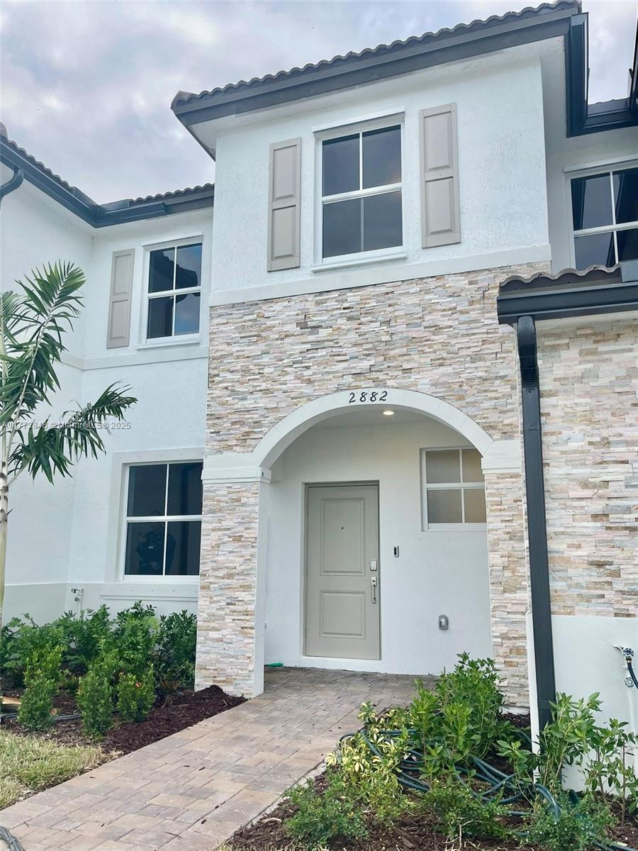 Rental Property at 2882 Se 26 Terrace, Homestead, Miami-Dade County, Florida - Bedrooms: 3 
Bathrooms: 3  - $2,550 MO.
