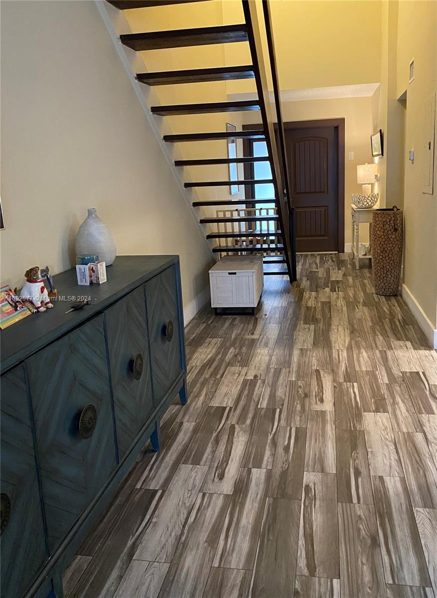 CALUSA POINT - Residential