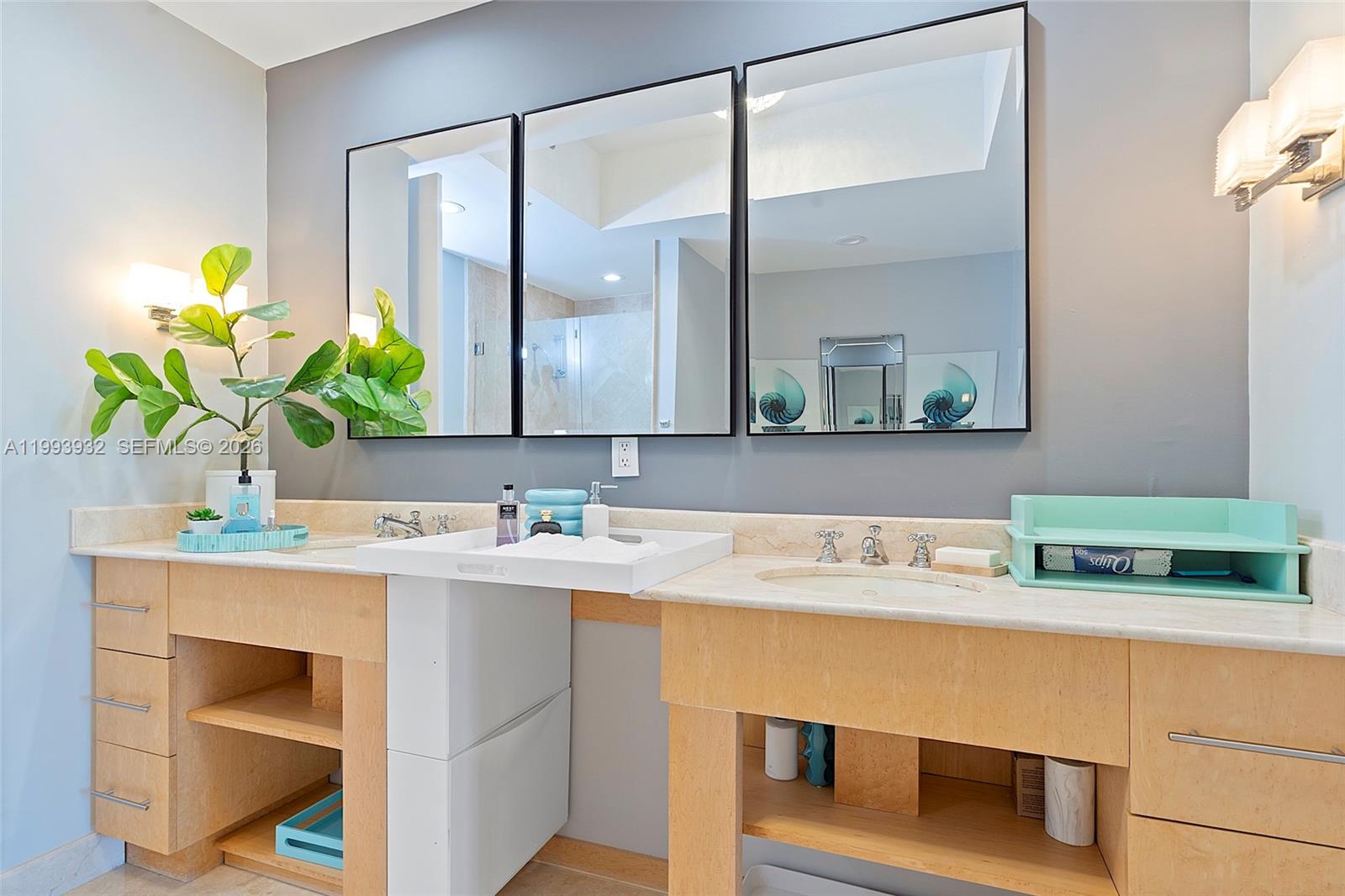 CONTINUUM ON SOUTH BEACH - Residential