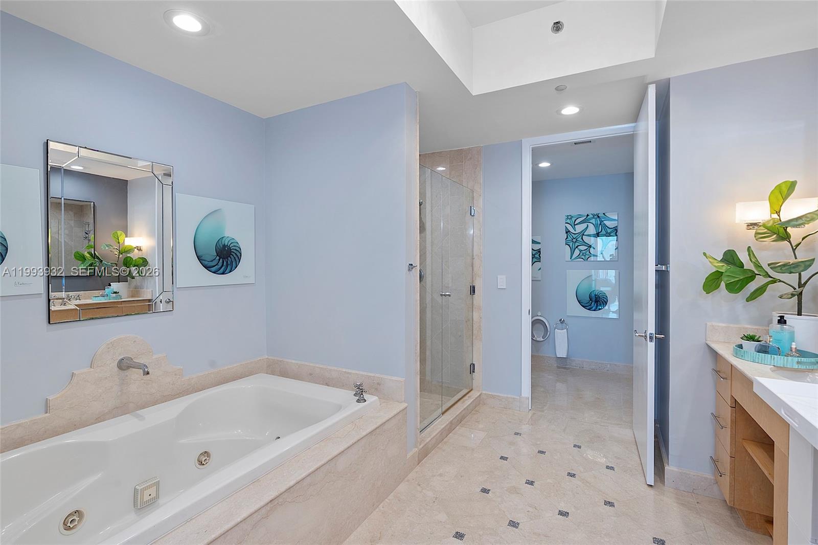 CONTINUUM ON SOUTH BEACH - Residential