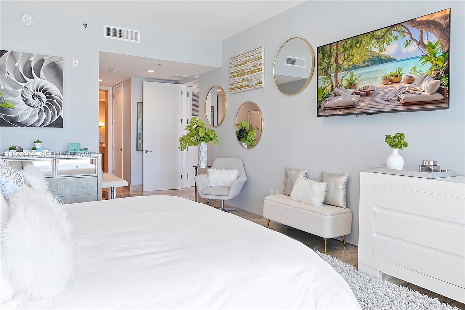 CONTINUUM ON SOUTH BEACH - Residential