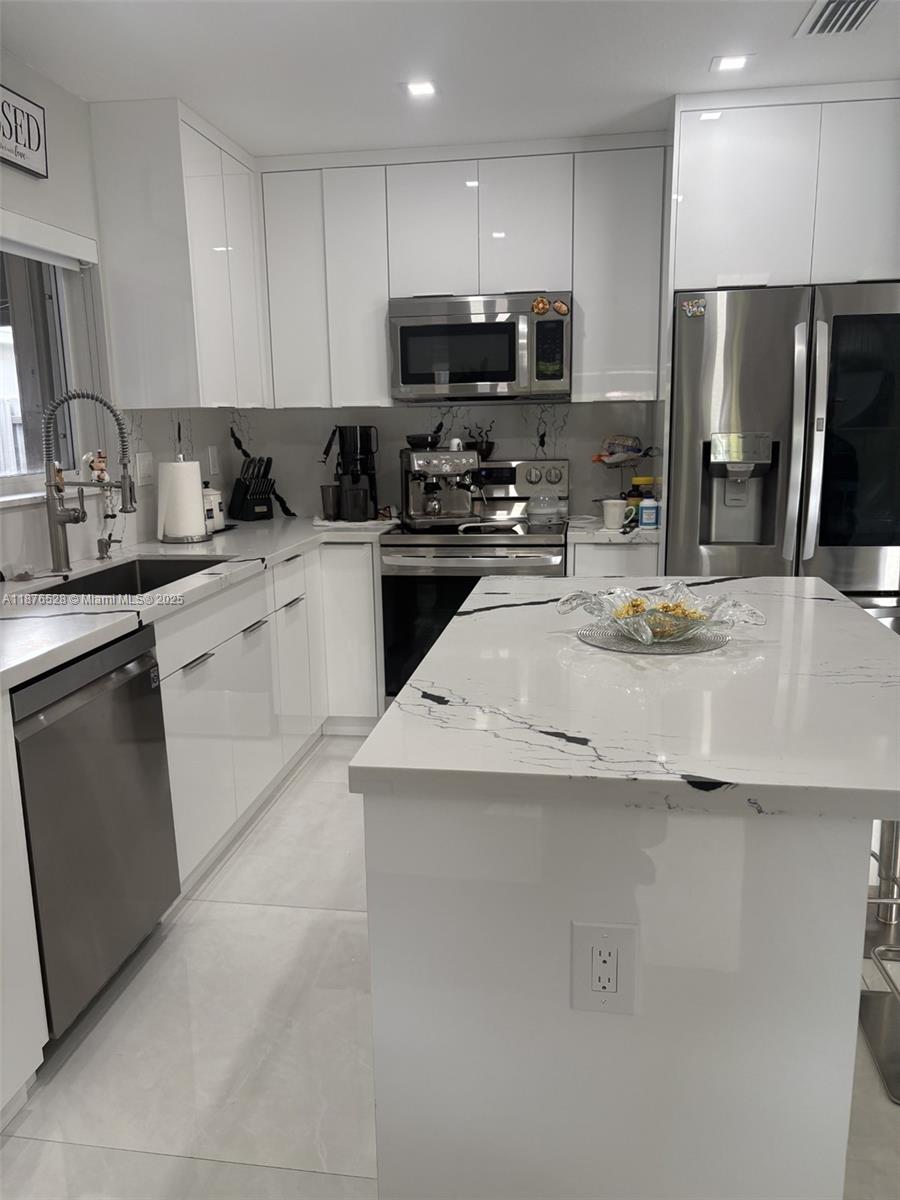 KAYLA S PLACE - Residential