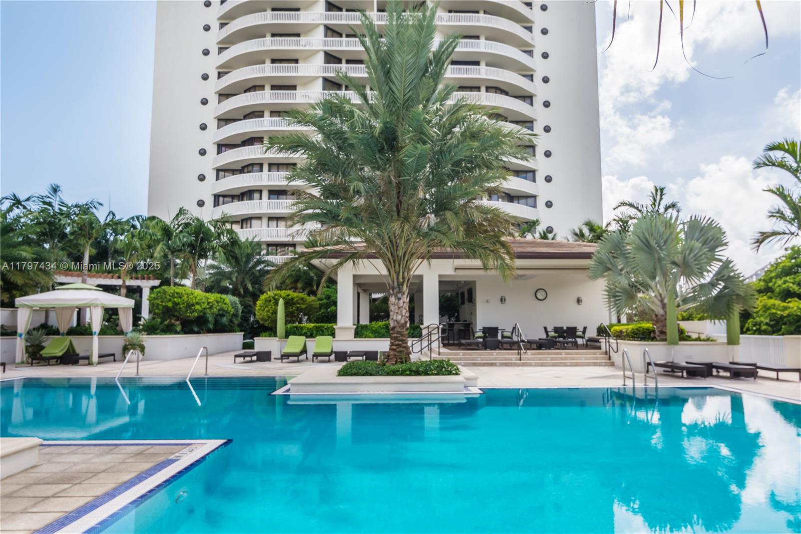 2800 ISL BLVD WILLIAMS IS - Residential